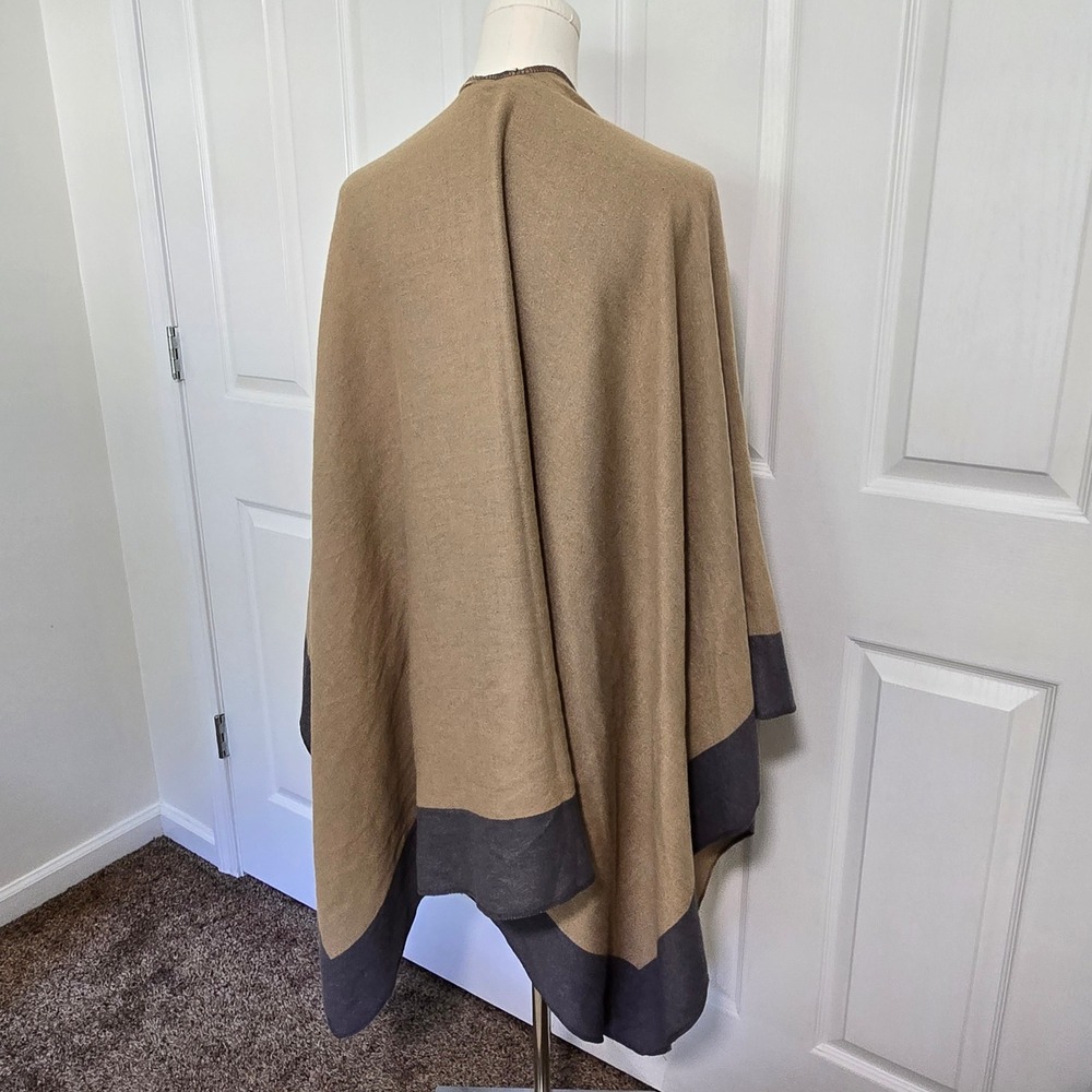 Unbranded Poncho Wrap Women One Size Tan Grey Reversible Colorblock Open Front - Picture 2 of 4
